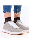 Pilkos Spalvos Sneakers Stiliaus Ant Platformos Su nitami Adelis Pilkos Spalvos Sneakers Stiliaus Ant Platformos Su nitami Adelis