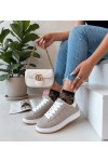 Pilkos Spalvos Sneakers Stiliaus Ant Platformos Su nitami Adelis Pilkos Spalvos Sneakers Stiliaus Ant Platformos Su nitami Adelis