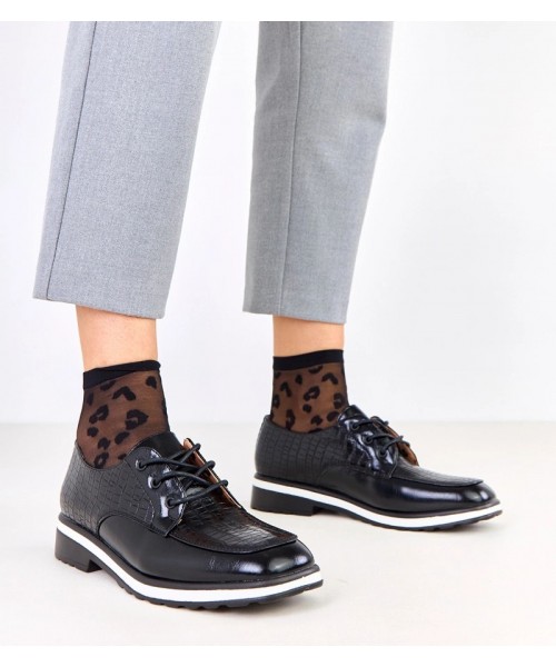 Juodi pusbačiai su įspaudais ir kvadratine nosimi Kerawa