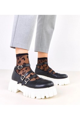 Juodi pusbačiai ant "Jastina" traktoriaus pado