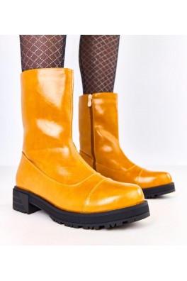 Oranžiniai moteriški batai plokščiu padu iš "Almoro