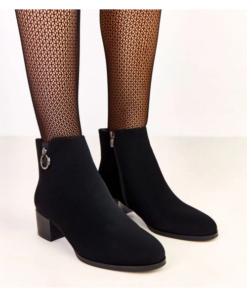 Juodi smailianosiai batai su elegantiškais papuošimais Sevira