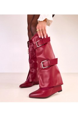 Raudoni platforminiai batai su dekoratyvinėmis sagtimis iš "Toadera