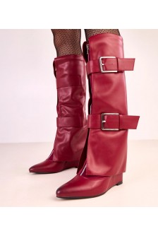 Raudoni platforminiai batai su dekoratyvinėmis sagtimis iš "Toadera