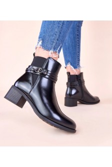 Juodi smailianosiai batai su dekoratyviniu dirželiu Lilua