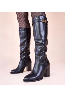 Juodi smailianosiai batai su aukso puošmena Tessa