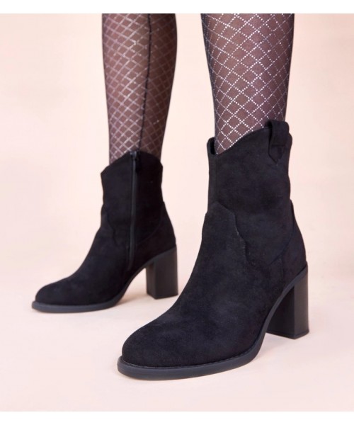 Juodos spalvos eko zomšos batai su kulnu iš "Mirmi