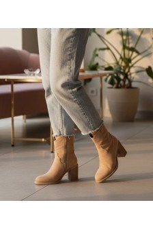 Smėlio spalvos eko zomšos bateliai su kulnu iš Mirmi