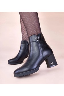 "Ardisa" juodi stiletto tipo batai su matine apdaila