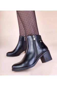 Juodi stiletto batai su dekoratyviniu viršumi Keiria