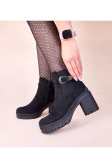 Juodi smailianosiai batai su dekoratyvine sagtimi Gwella