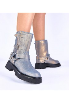 Mėlyni batai, puošti aukso blizgučiais puošta "Cara" sagtimi