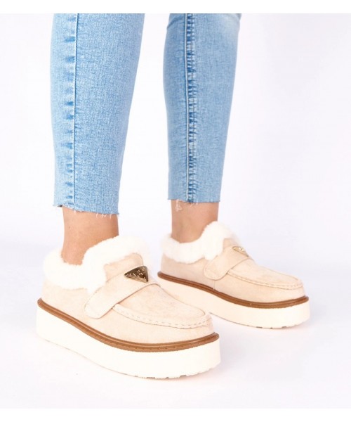 Šviesiai smėlio spalvos mokasinai su kailiu Loafy