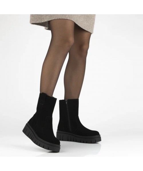 Juodi natūralios zomšos batai su lengvais "Richa" kulniukais