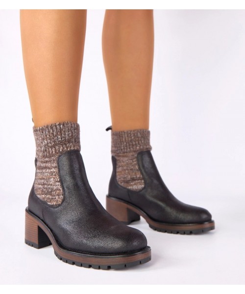 Juodi smailianosiai batai su kojinėmis Lisa