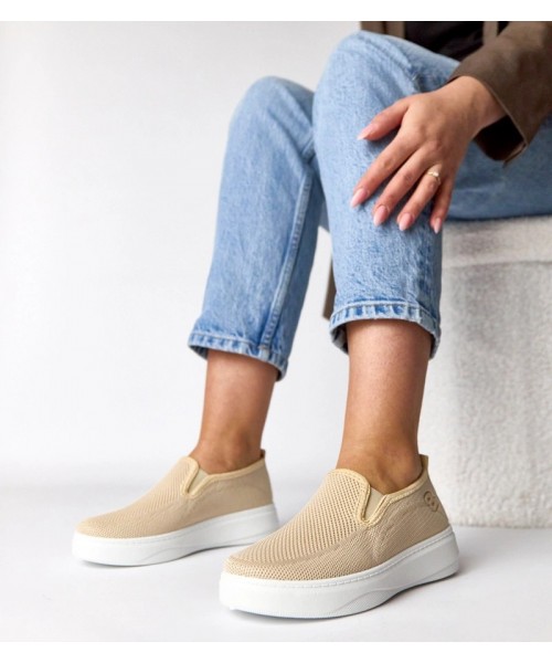 Smėlio spalvos medžiaginiai bateliai su kulniukais Céleste