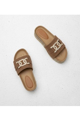 Rudos platforminės šlepetės su blizgučiais iš Faustine