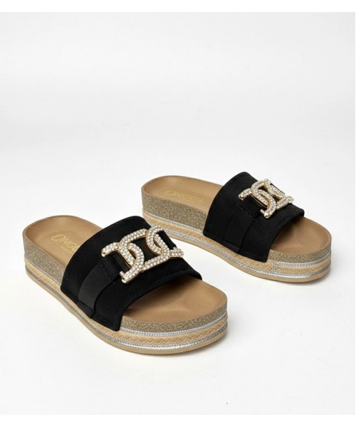 Juodos platforminės šlepetės su blizgučiais iš Faustine