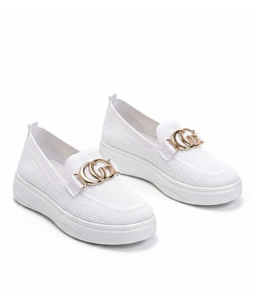 Baltos spalvos medžiaginės šlepetės su sagtimi Catherine