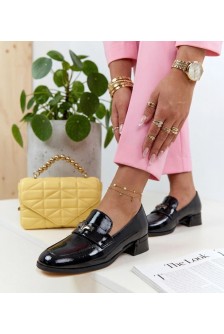 Juodi elegantiški lakuoti mokasinai ant kulno Cambell