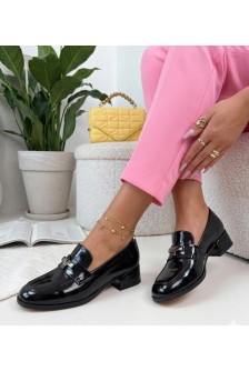 Juodi elegantiški lakuoti mokasinai ant kulno Cambell